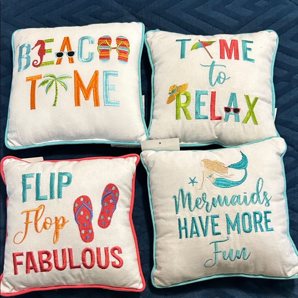Beach Vibes Holiday Pillow Set